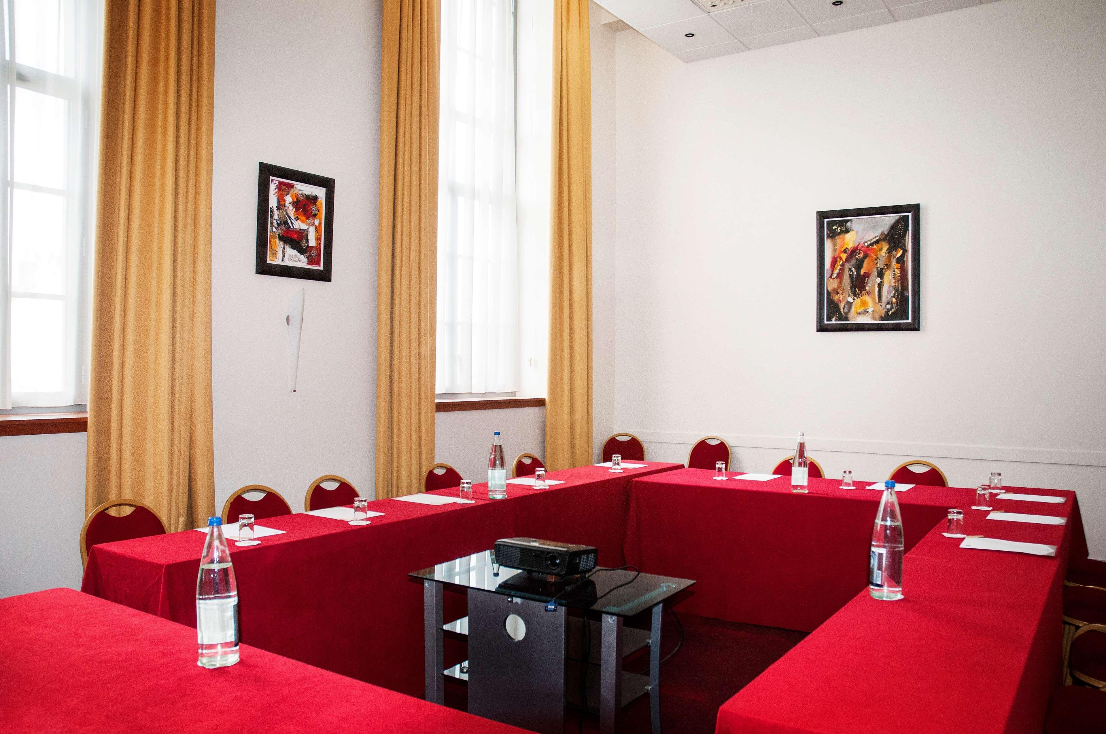Best Western Plus Hotel Colbert Шатору Екстер'єр фото